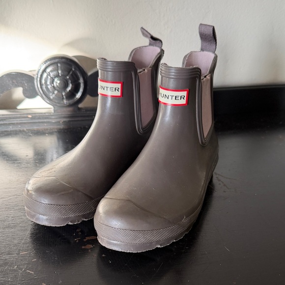 Hunter Shoes - Hunter Short Chelsea Boots in gray size 8